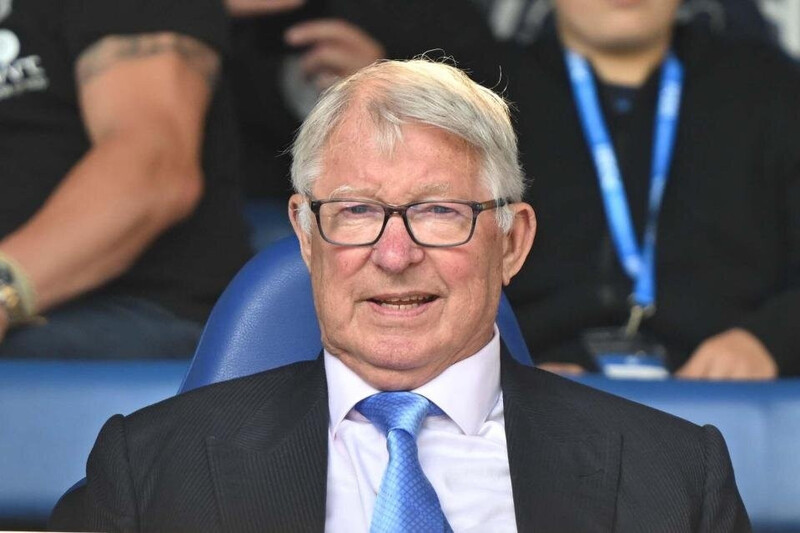 Sau khi rời ghế huấn luyện, Sir Alex Ferguson vẫn thường được nhắc đến như biểu tượng lớn của Manchester United và bóng đá Anh. 