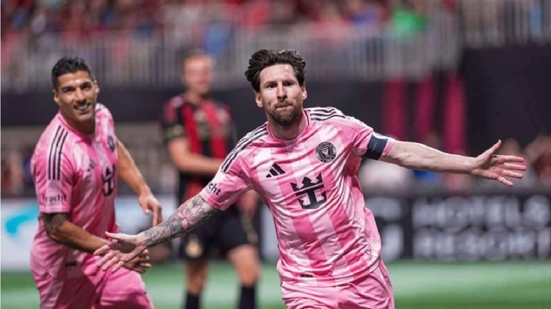 Lionel Messi ghi dấu với kỹ thuật thiên tài, khả năng dứt điểm tinh tế và thành tích ghi bàn ấn tượng. 