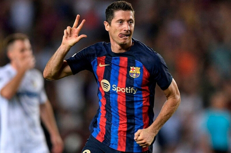 Lewandowski là hình mẫu trung phong hiện đại với khả năng chọn vị trí, dứt điểm và duy trì phong độ đỉnh cao. 
