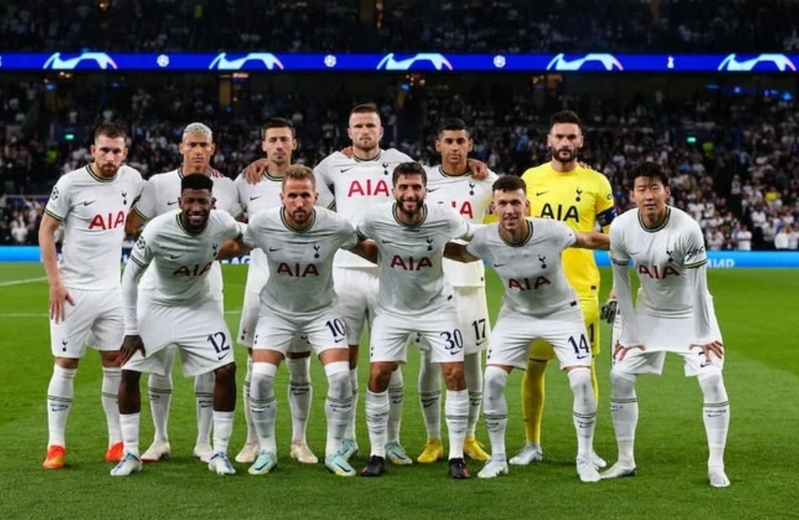 Tottenham Hotspur F.C., thường được gọi là Spurs, là câu lạc bộ bóng đá chuyên nghiệp giàu truyền thống tại Bắc London. 
